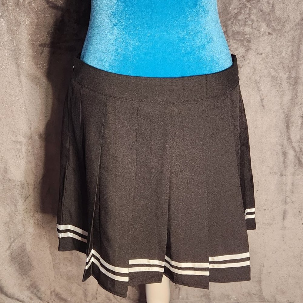 Women's Black Pleated Skater Skirt (SIZE 2XL)